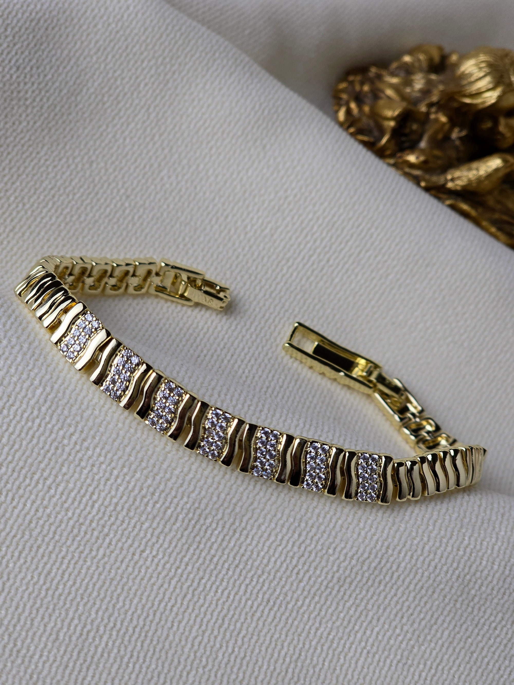 VIP 14K Dalga Model Taşlı Bileklik