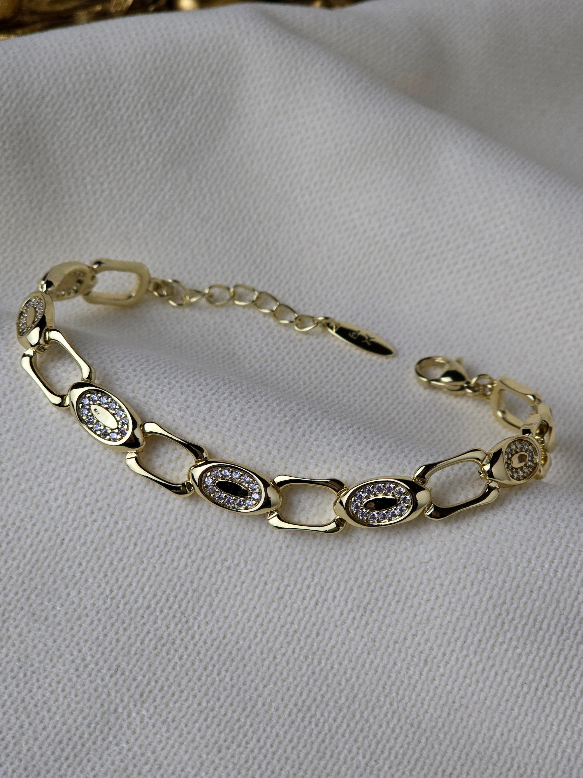 VIP 14K Oval Model Taşlı Bileklik