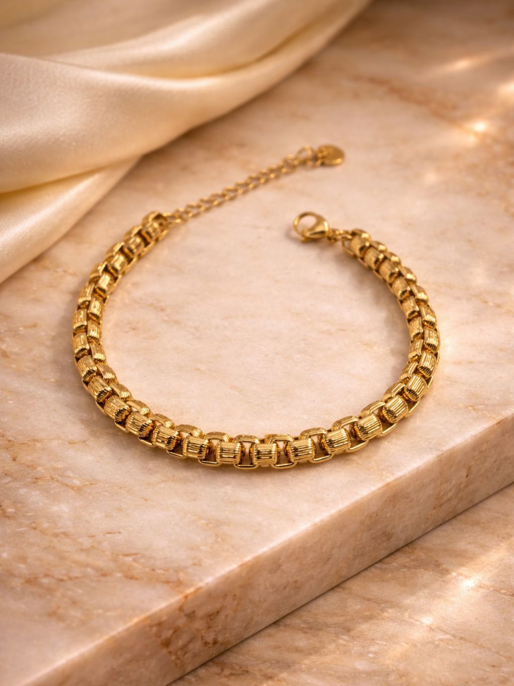 Gold Tırtıklı Dokulu Doç Çelik Bileklik